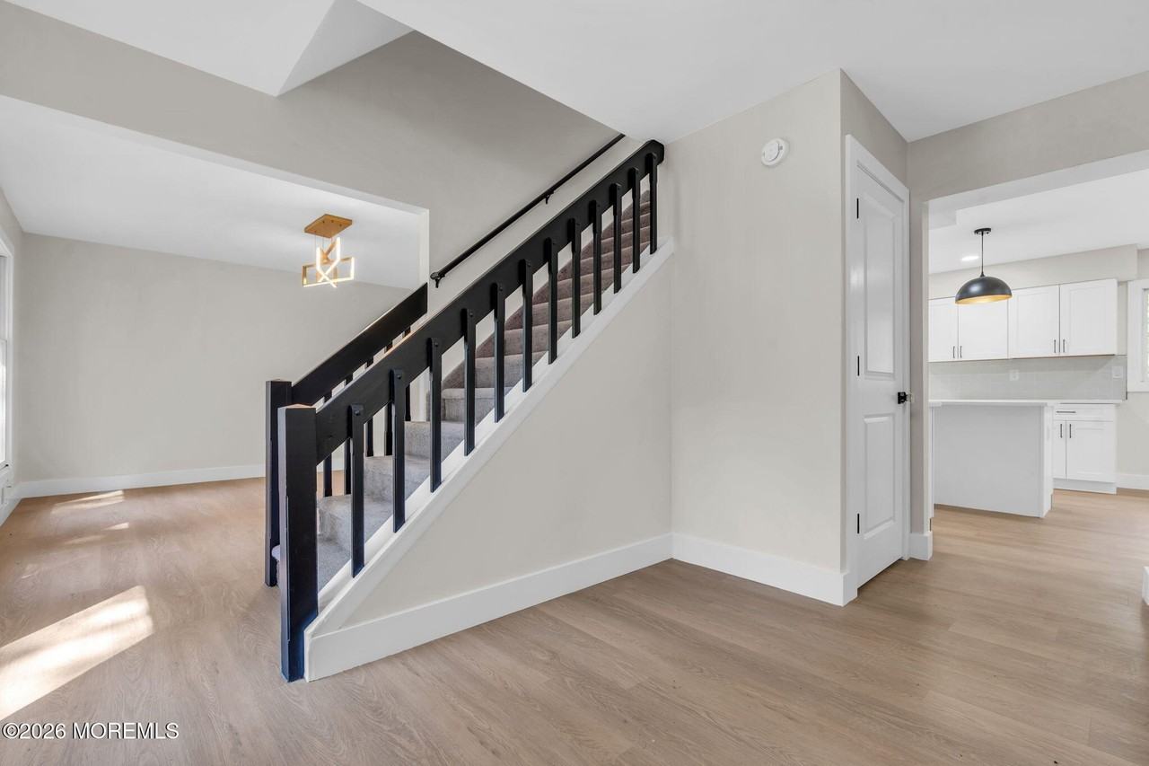 633 Eltone Rd - Photo 7 of 50