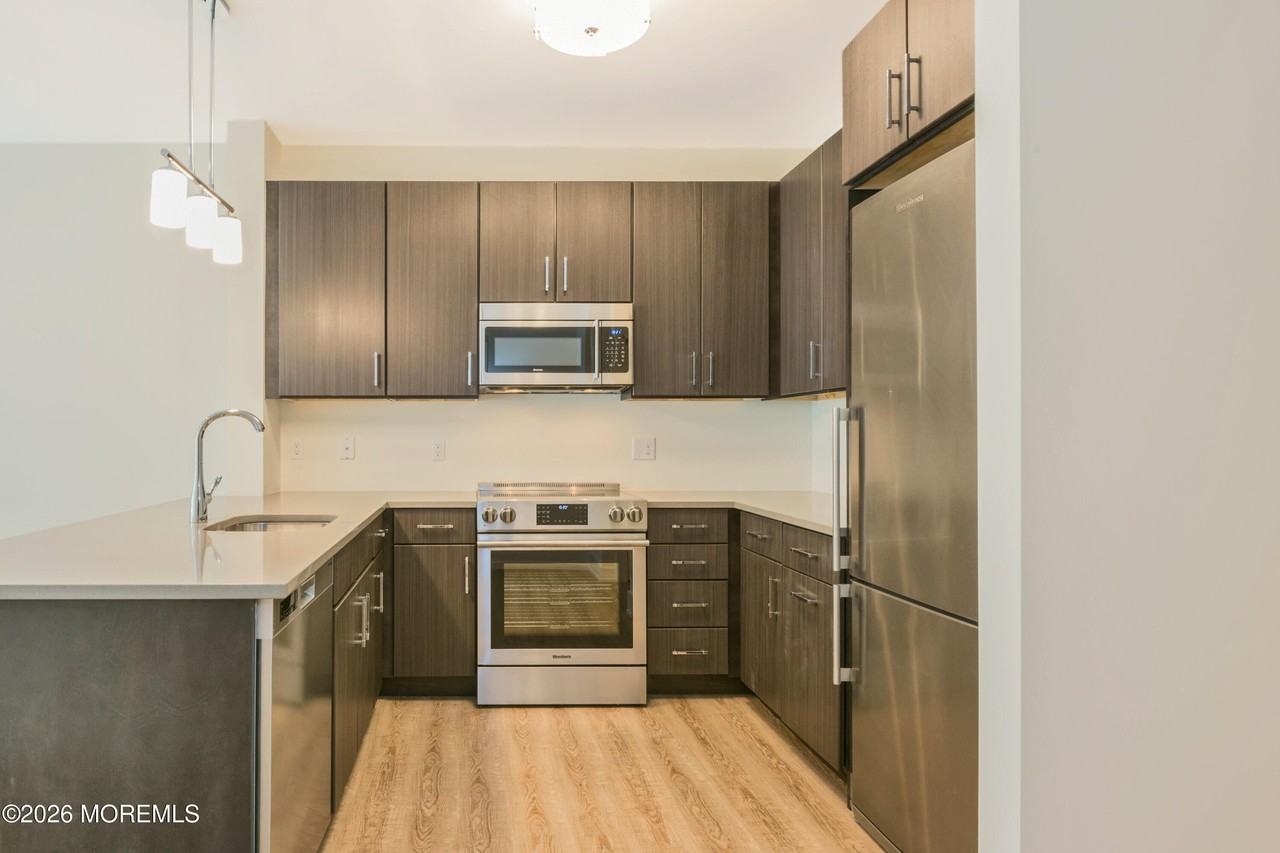 700 Bangs Ave #204