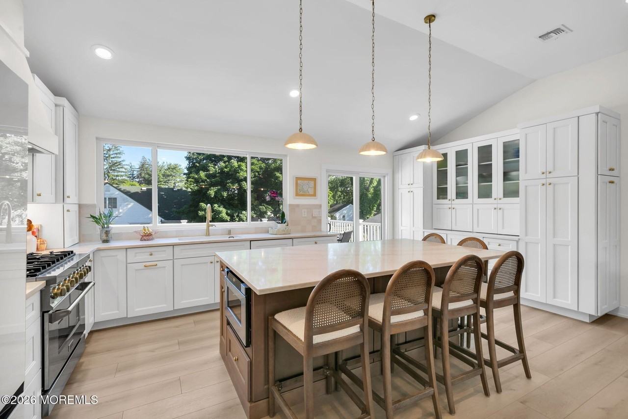 53 Field Ave - Photo 4 of 39