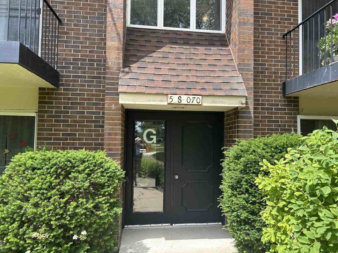 5S070 Pebblewood Ln #G11 - Photo 2 of 15