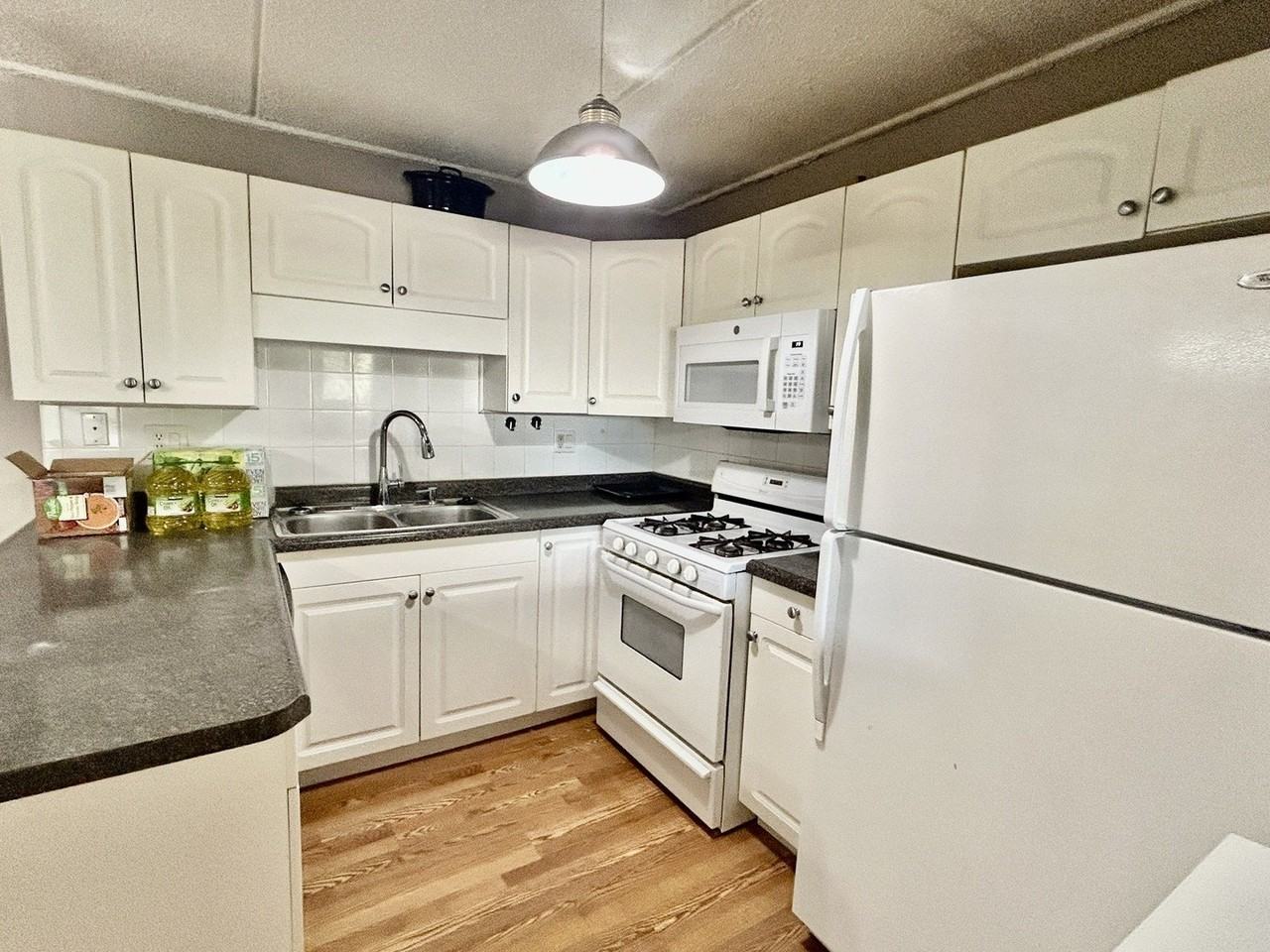 5S070 Pebblewood Ln #G11 - Photo 4 of 15
