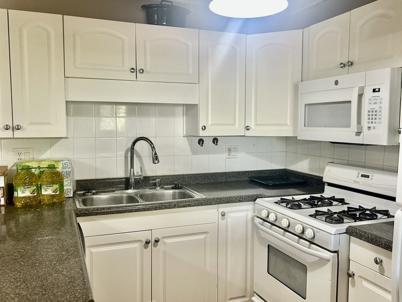 5S070 Pebblewood Ln #G11 - Photo 5 of 15