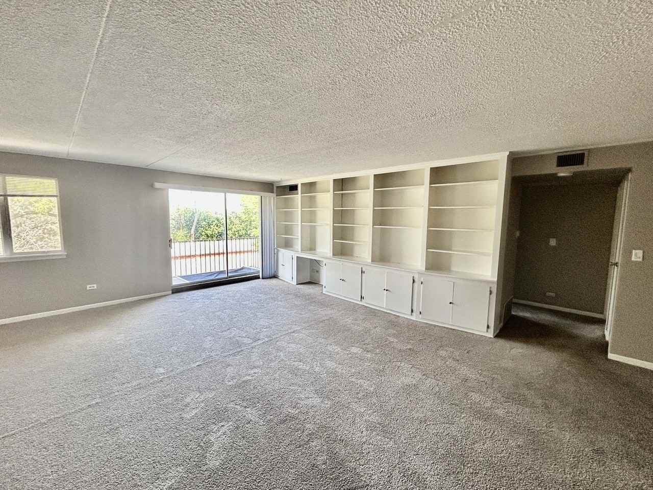 5S070 Pebblewood Ln #G11 - Photo 6 of 15