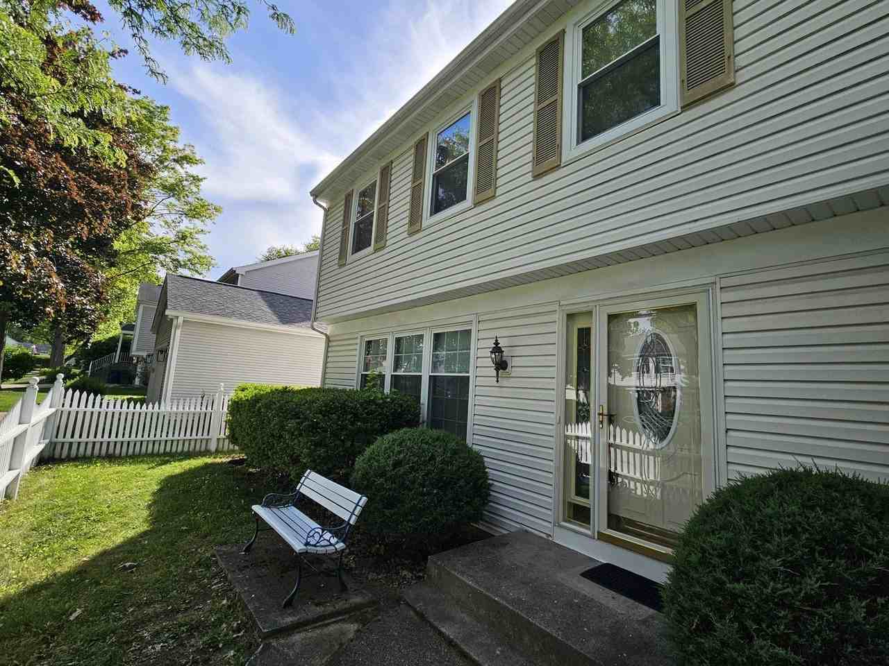 10 Mayflower Rd - Photo 2 of 30
