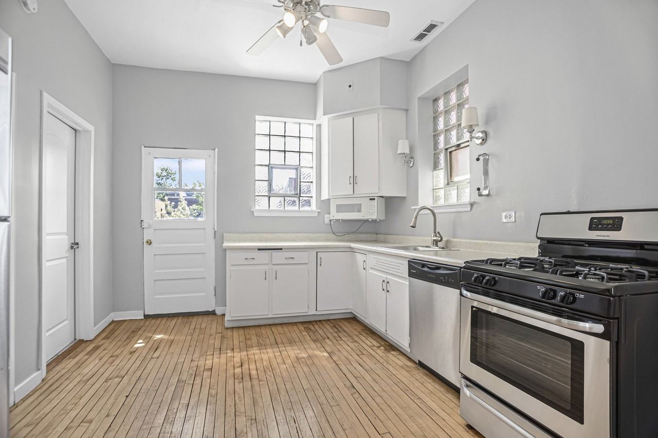 1935 N Damen Ave #2 - Photo 5 of 16