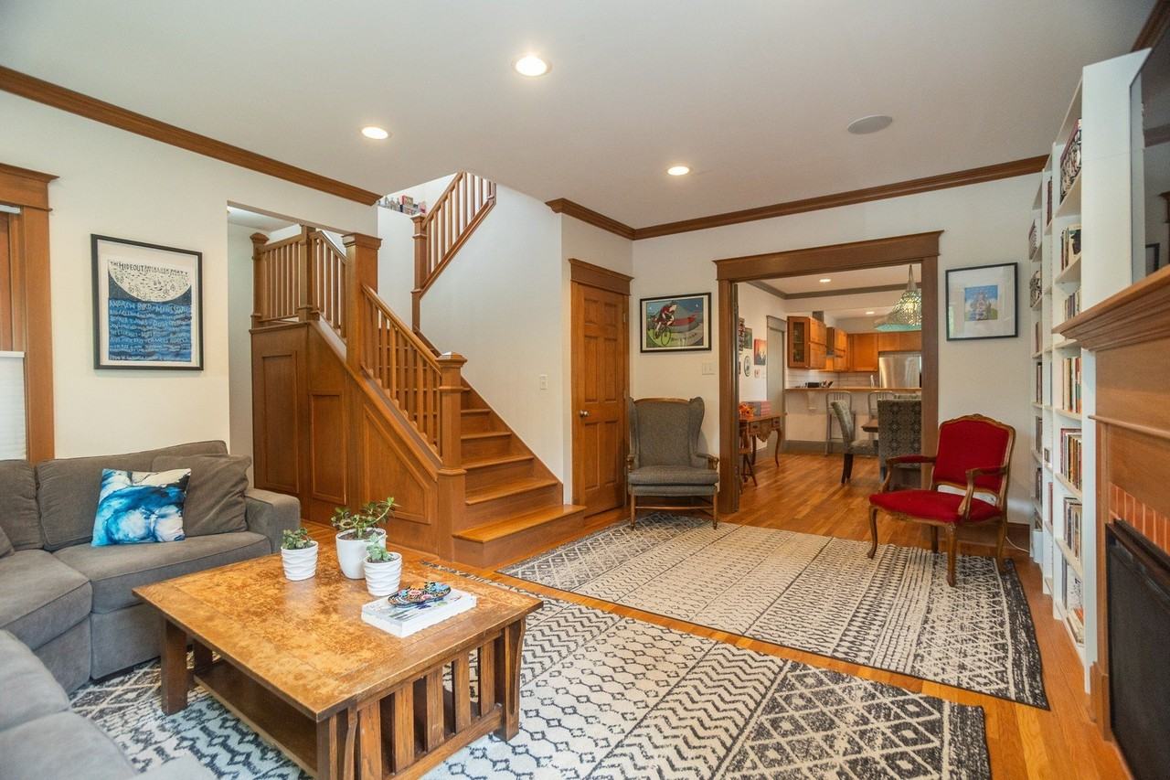 4519 N Sacramento Ave - Photo 5 of 29