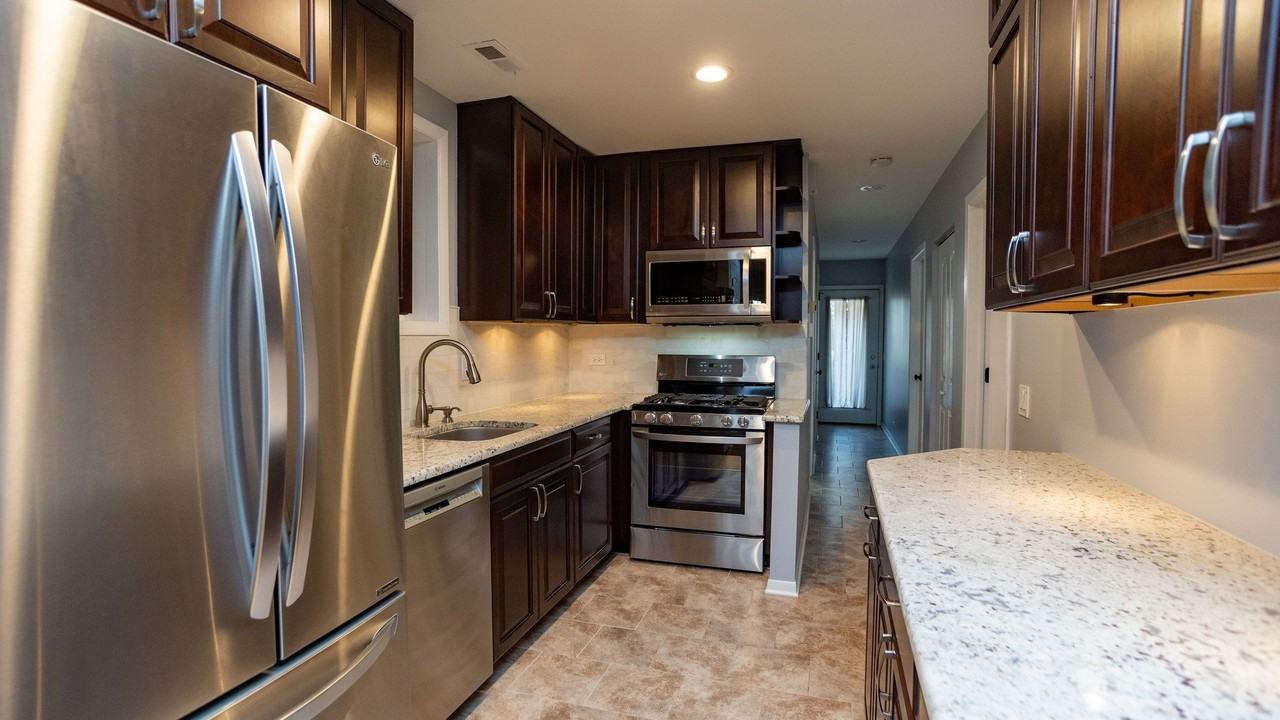 1423 W Melrose St #G - Photo 5 of 12