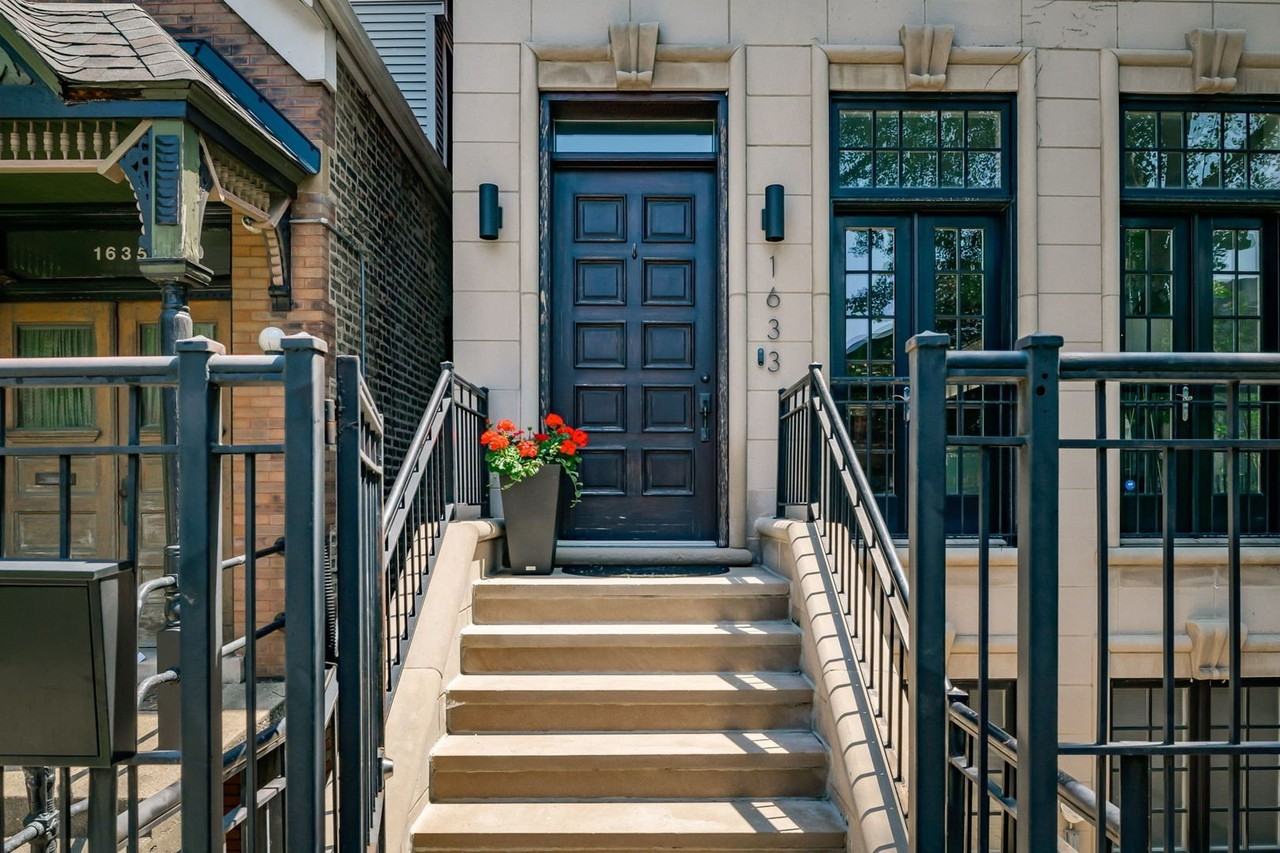 1633 N Wolcott Ave - Photo 3 of 45