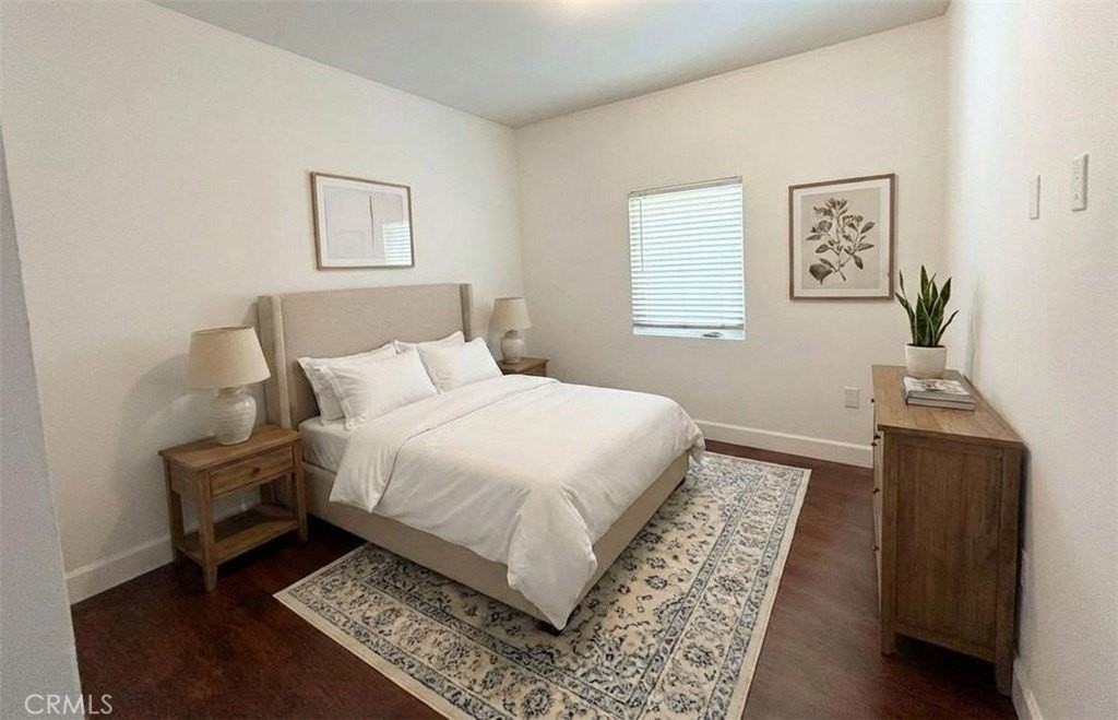 1861 S Longwood Ave - Photo 4 of 9