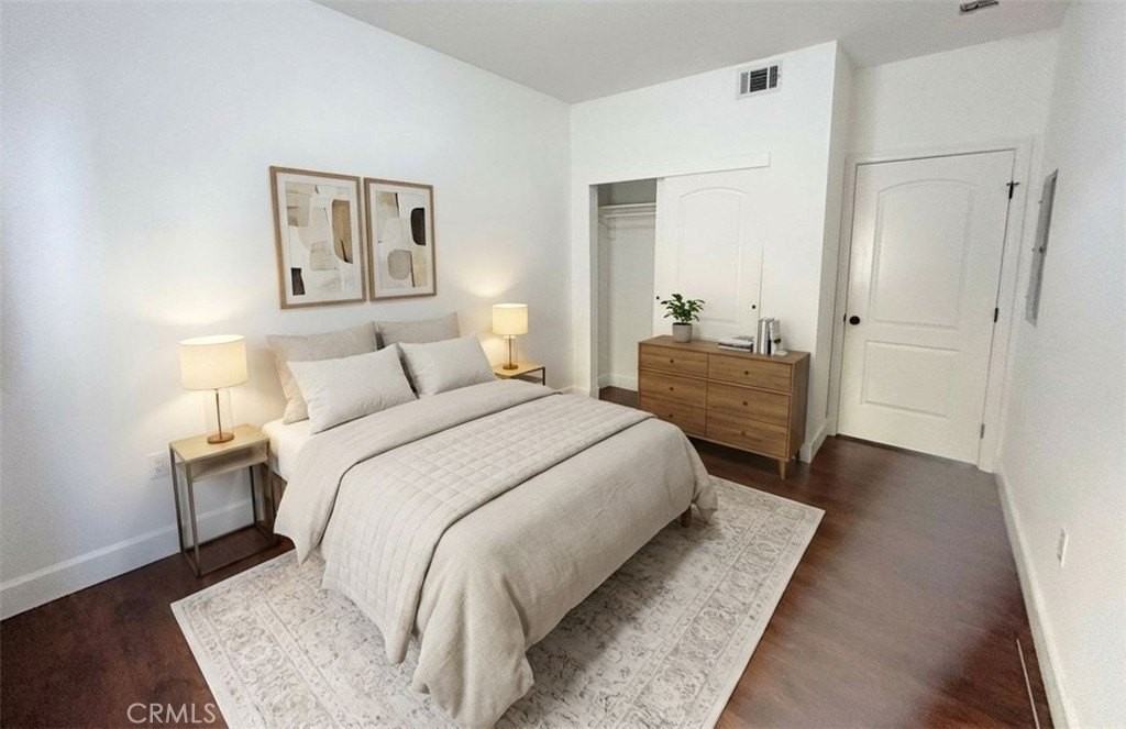 1861 S Longwood Ave - Photo 5 of 9