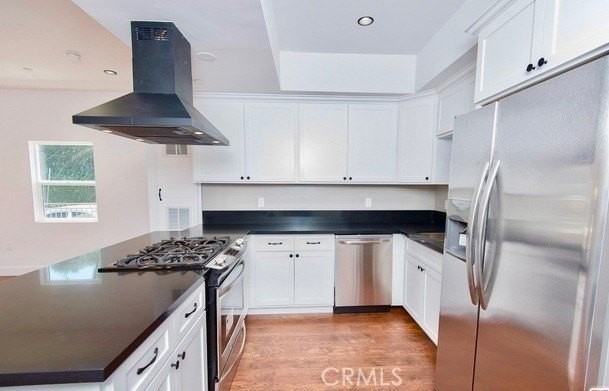 1861 S Longwood Ave - Photo 6 of 9