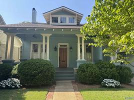 featured image of 715 Clinton Ave E