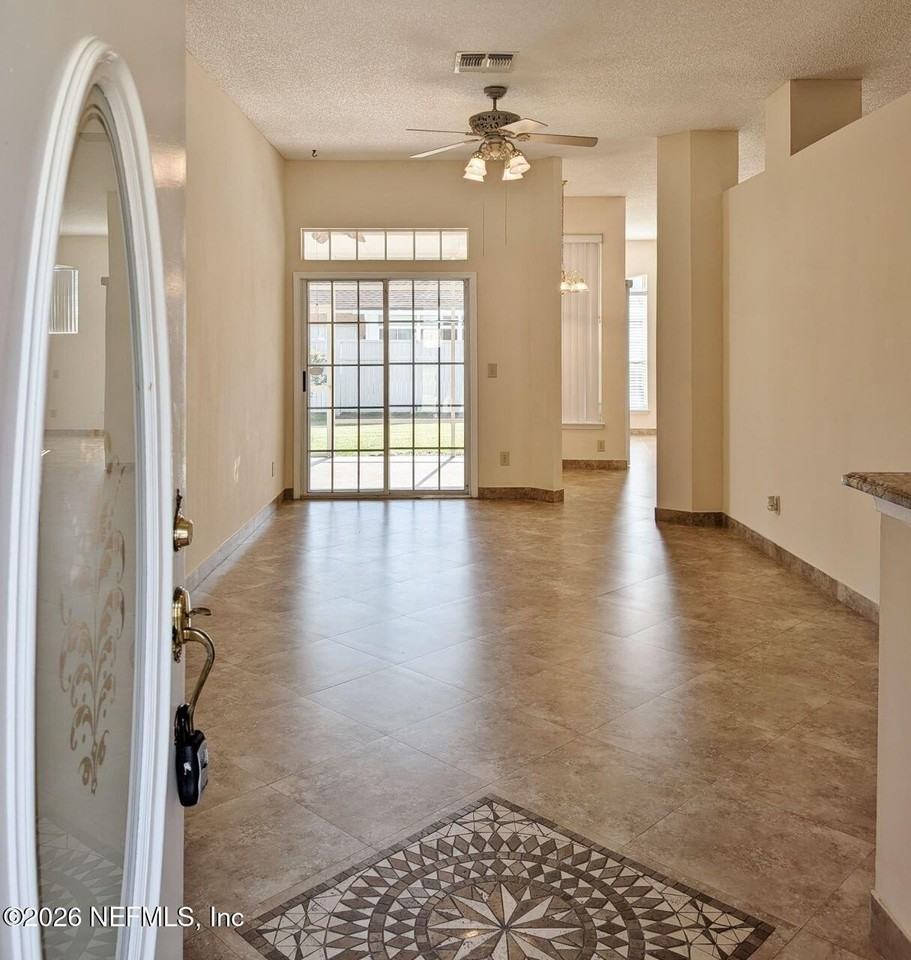 2413 Cedar Trace Dr W - Photo 5 of 35