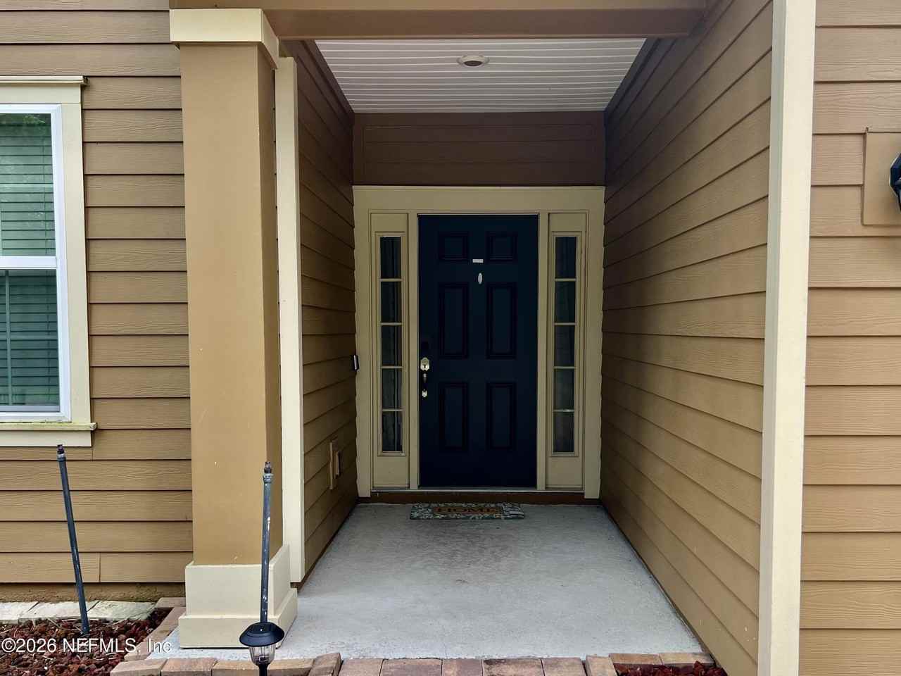 16057 Bainebridge Dr - Photo 5 of 36