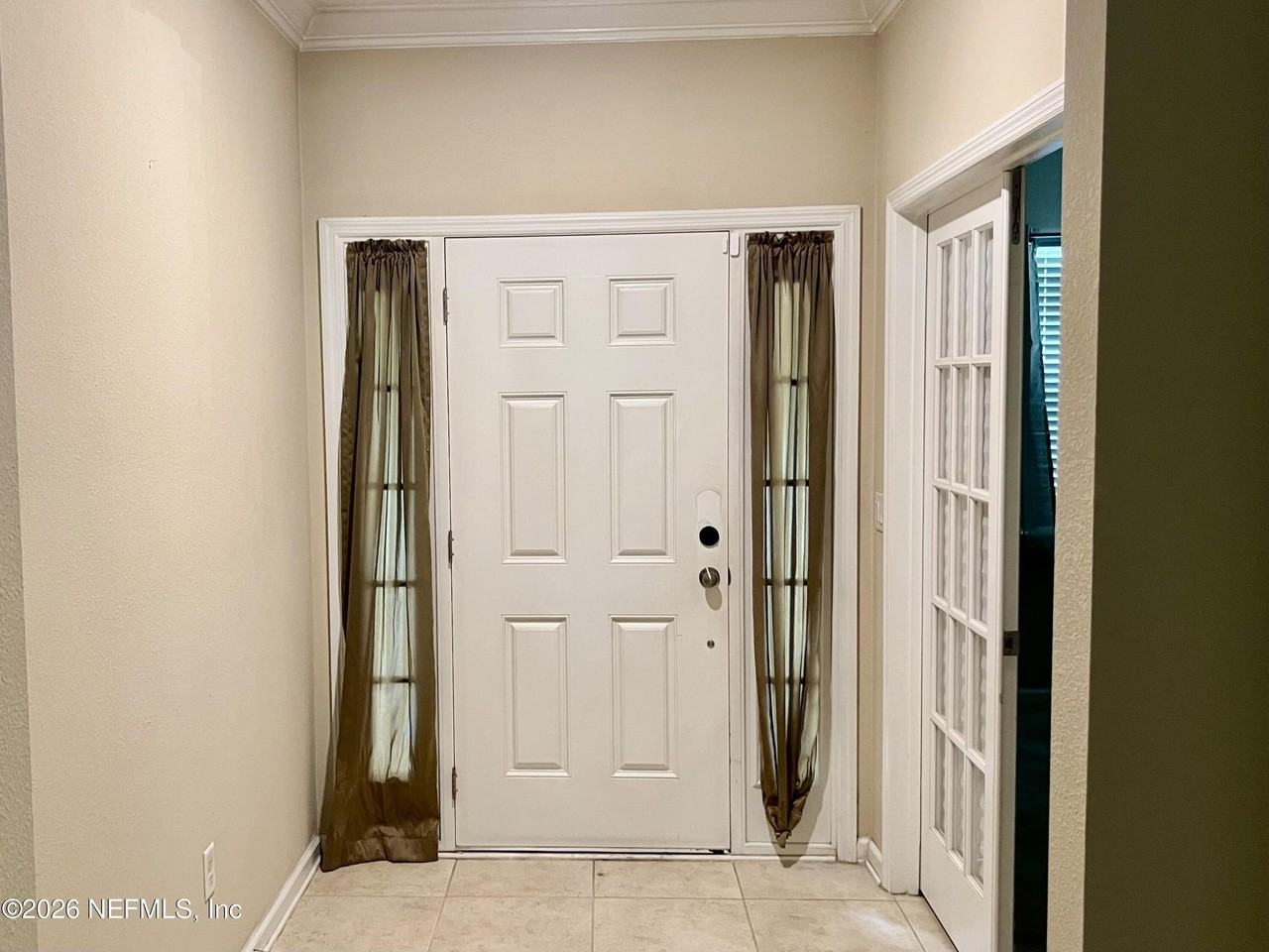 16057 Bainebridge Dr - Photo 6 of 36