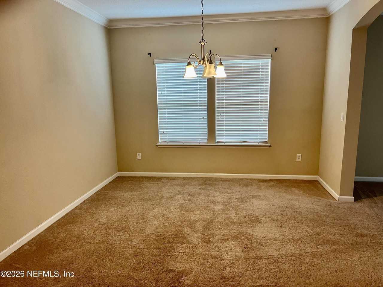 16057 Bainebridge Dr - Photo 7 of 36