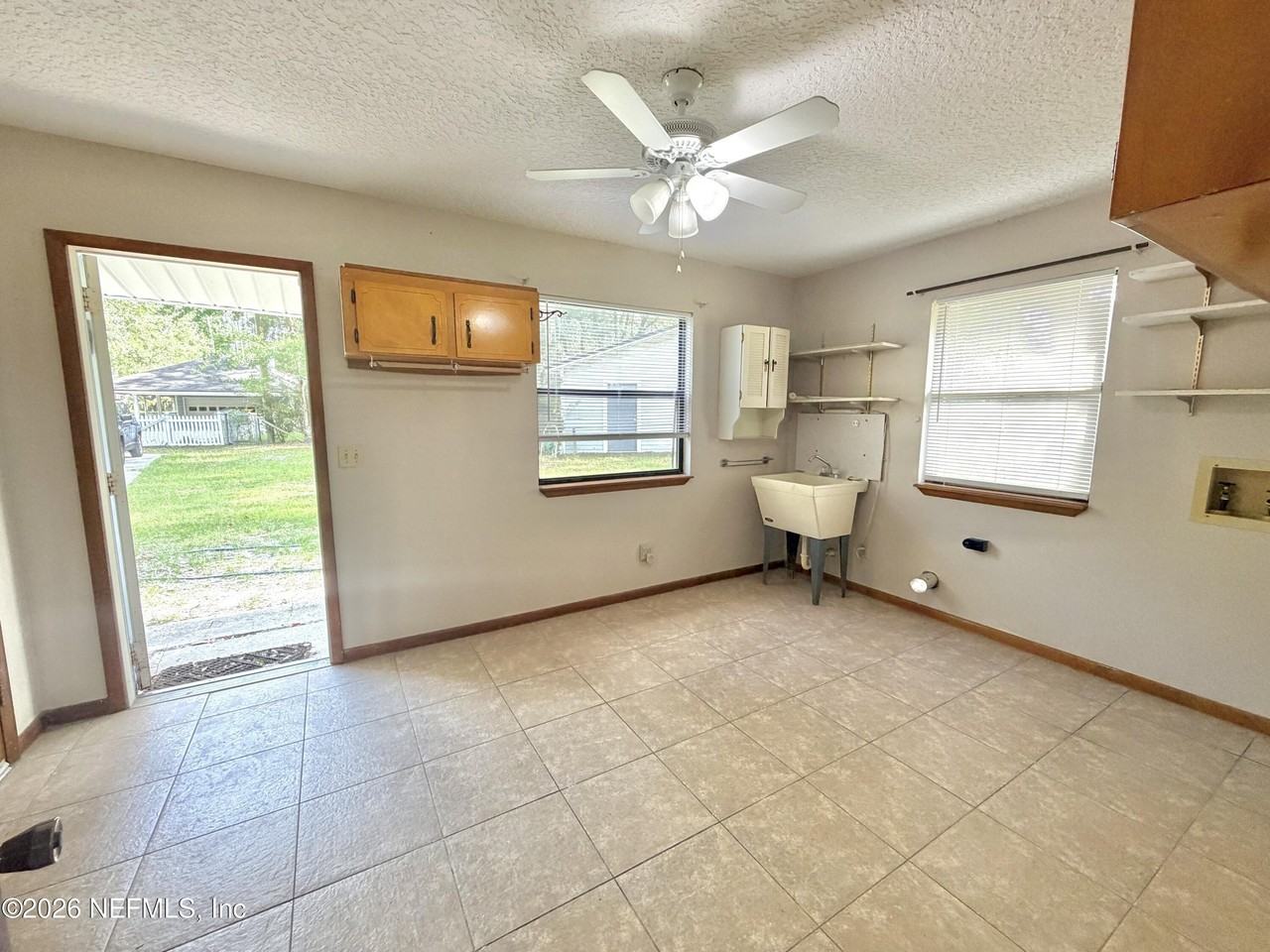 3990 Clearwater Ln - Photo 6 of 22