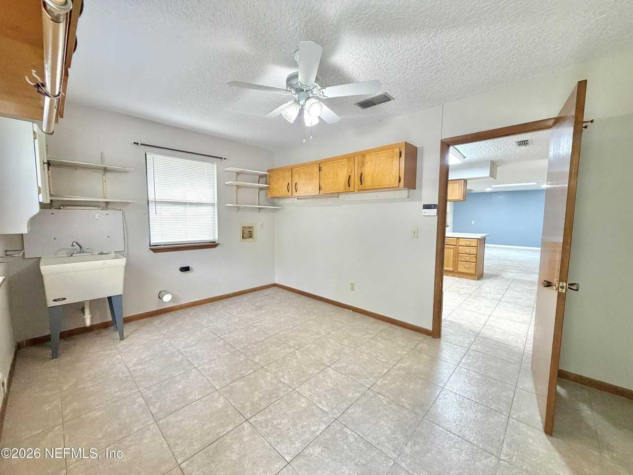 3990 Clearwater Ln - Photo 7 of 22