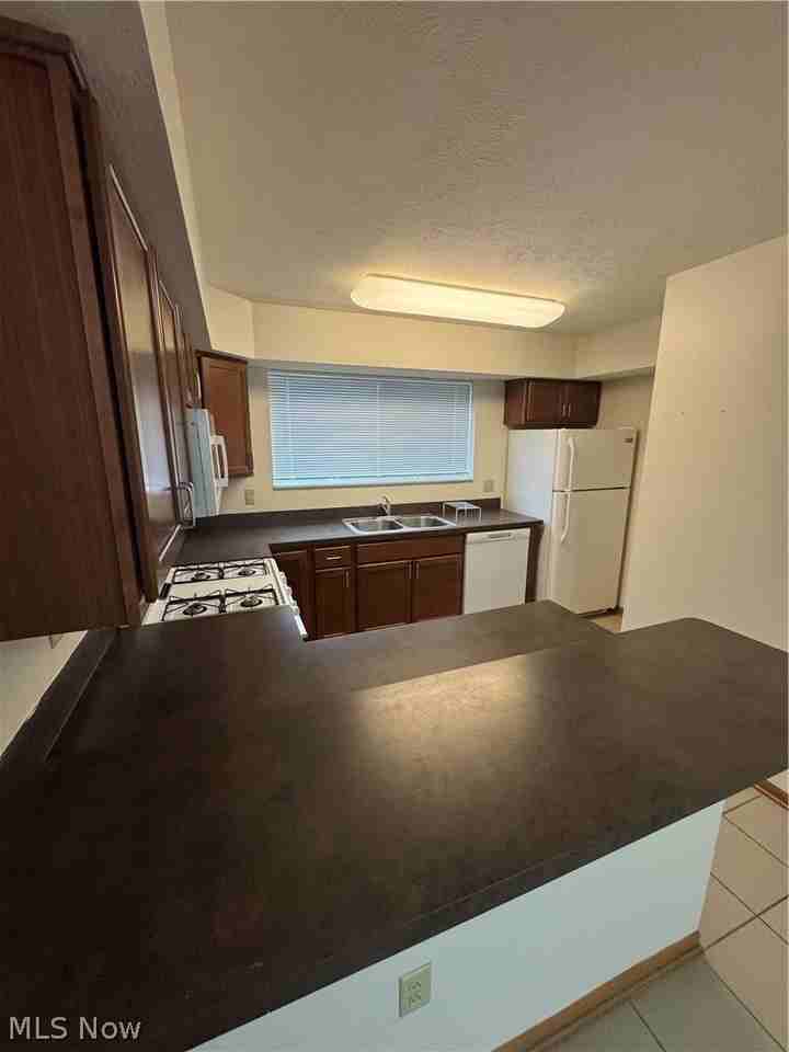 12513 Euclid Ave - Photo 6 of 21