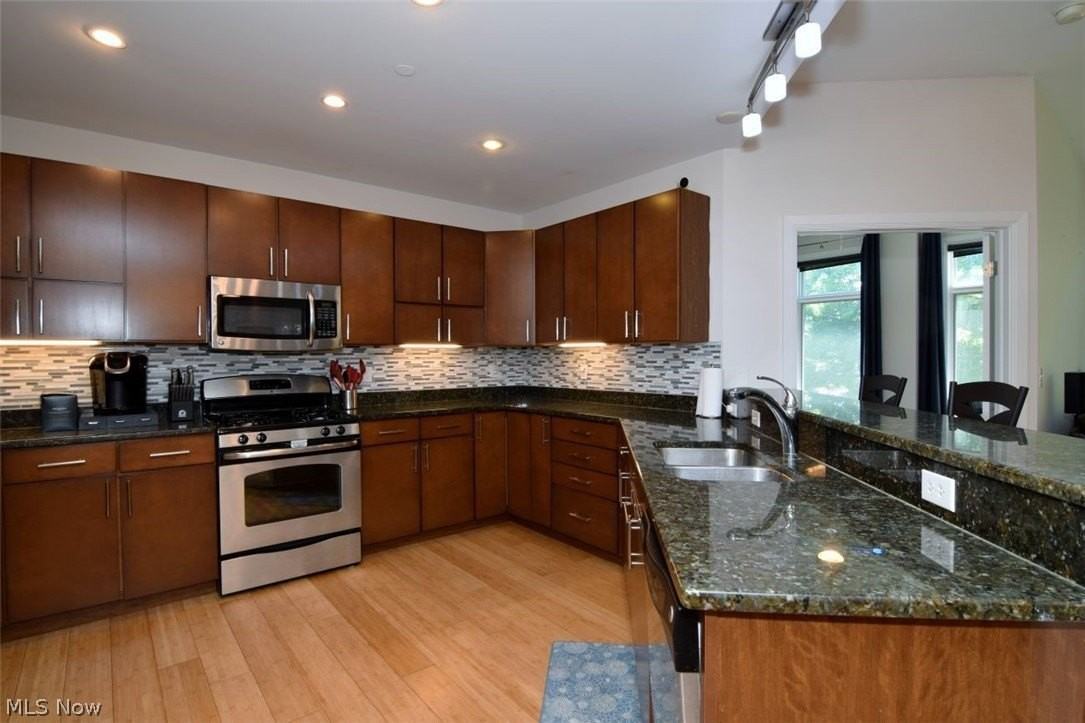 1403 Copper Trce #307 - Photo 4 of 33