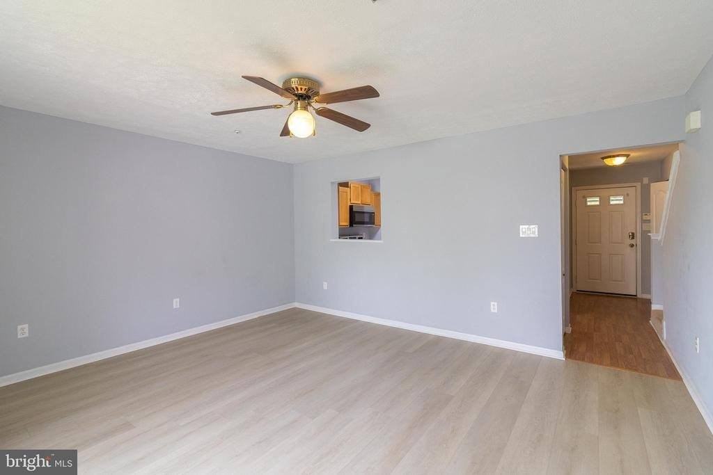 45292 Rumsford Ln - Photo 2 of 18