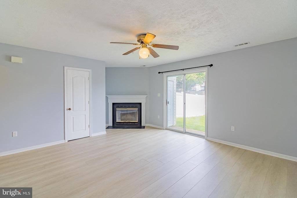 45292 Rumsford Ln - Photo 3 of 18