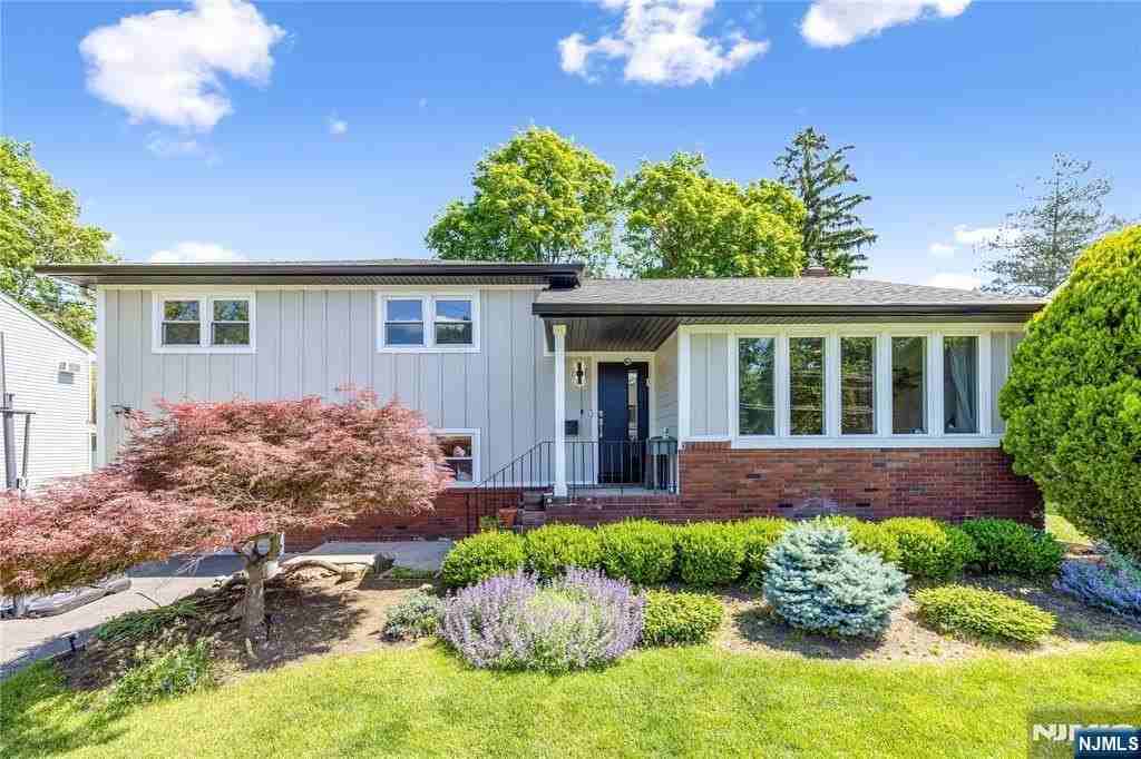 129 Palisade Ave - Photo 3 of 37