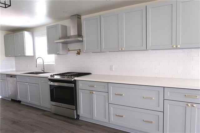 653 Vic A Pitre Dr - Photo 2 of 12