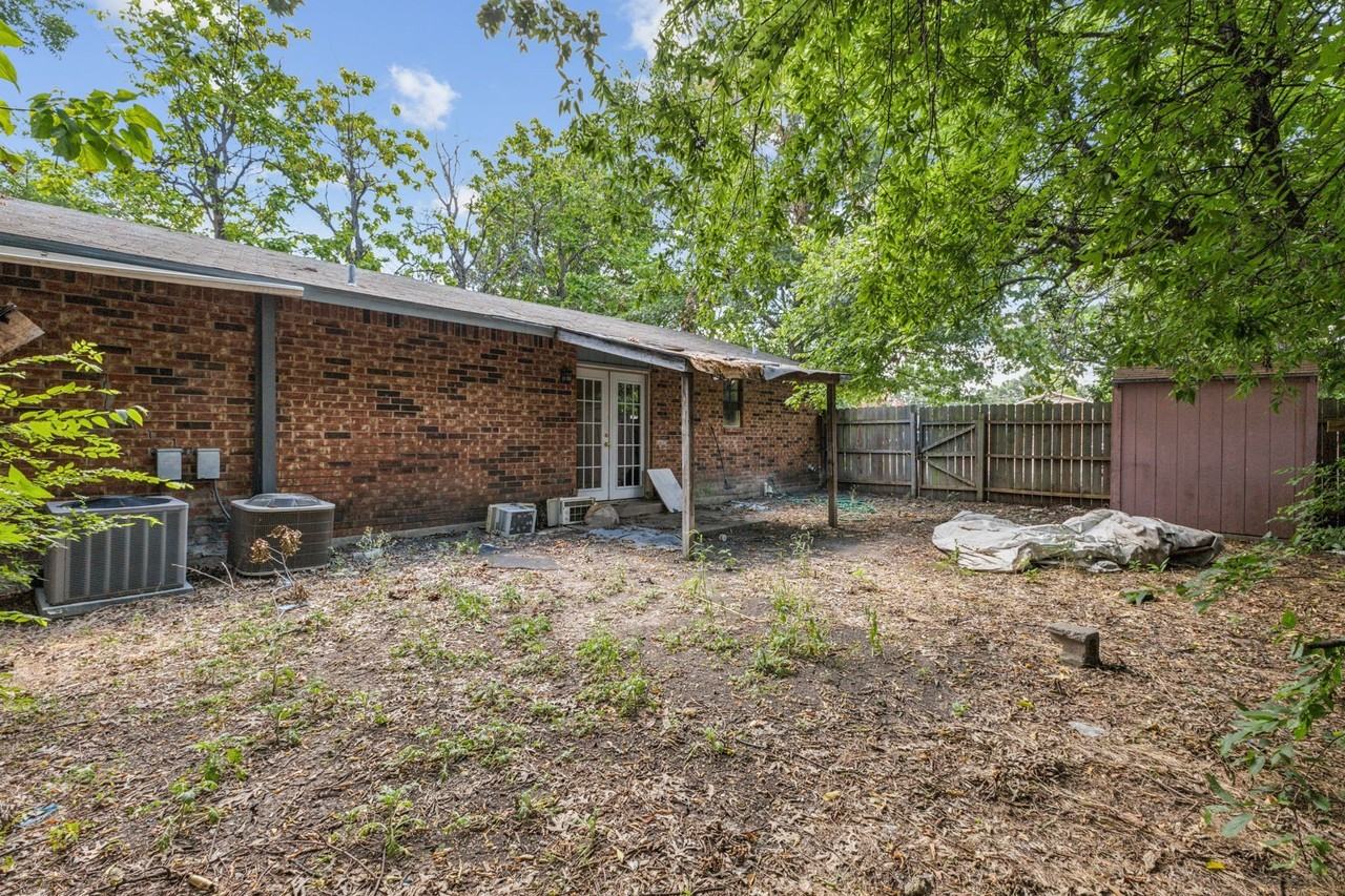 1821 Randolph Dr - Photo 5 of 10