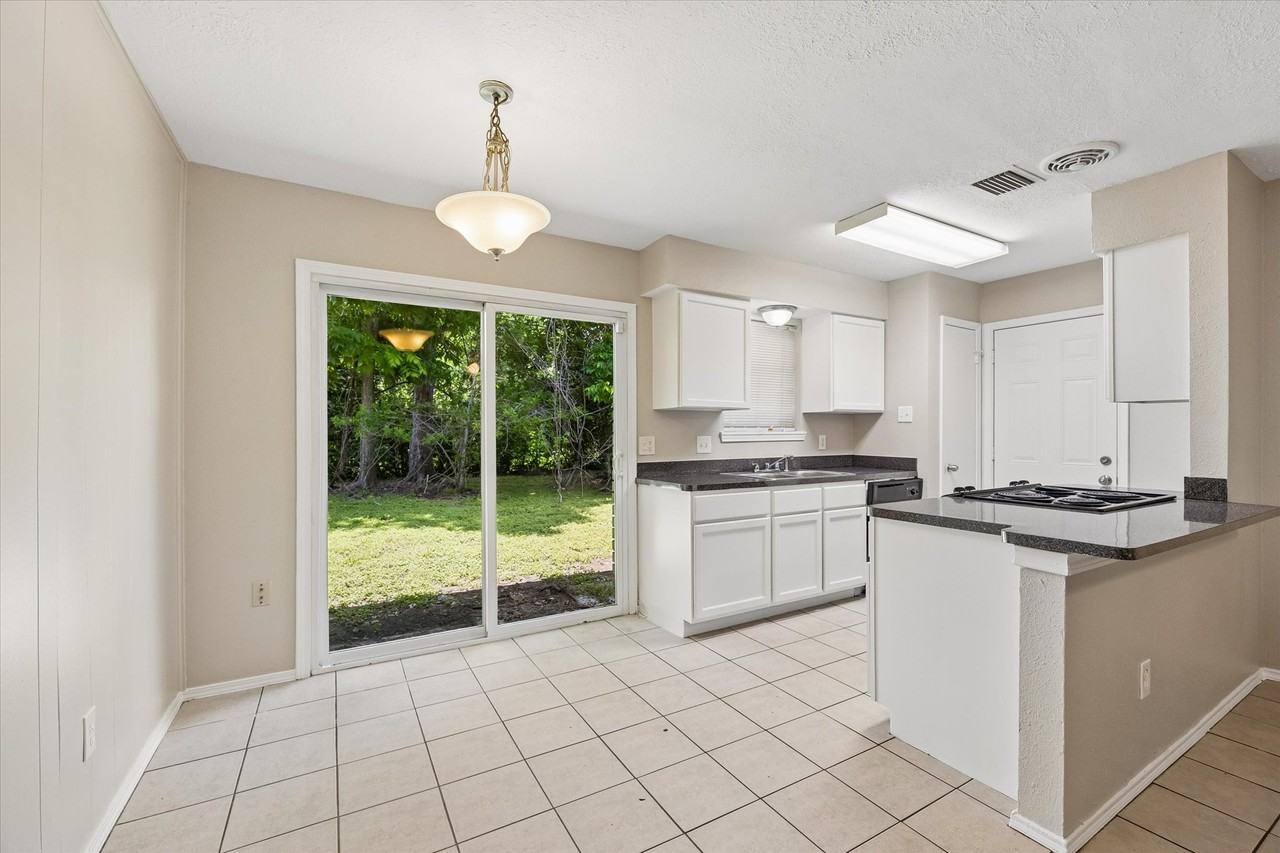 15110 Buxley St #1 - Photo 4 of 13