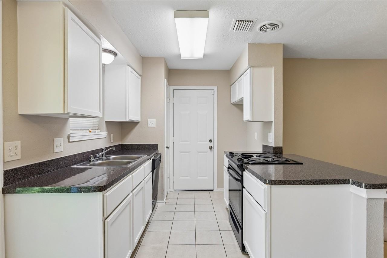 15110 Buxley St #1 - Photo 5 of 13