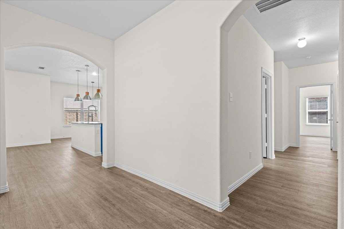 220 Camden St - Photo 5 of 25