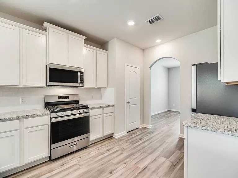 629 Harbor Oaks Dr - Photo 3 of 16