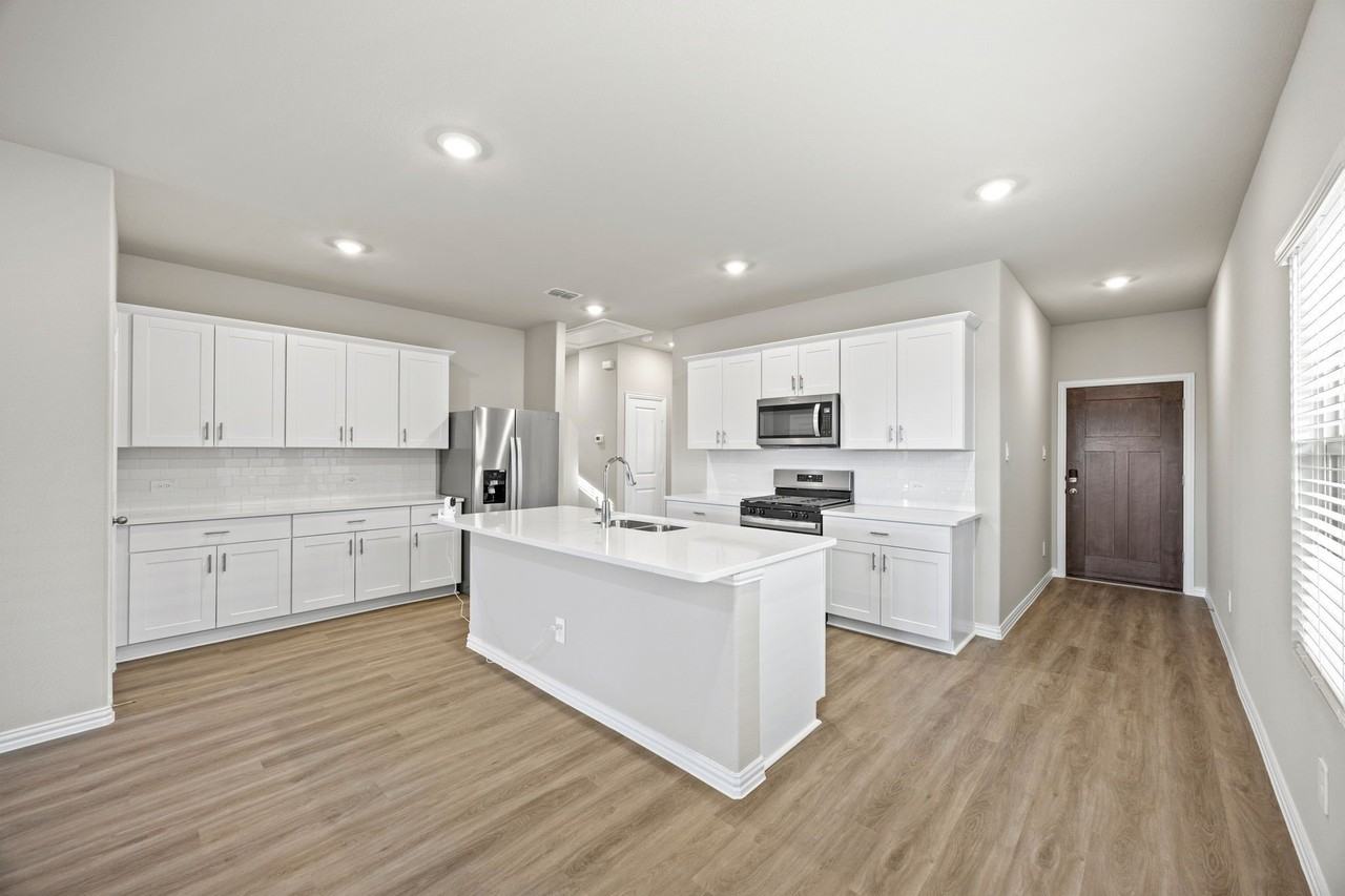 607 Clover Creek Dr - Photo 3 of 15