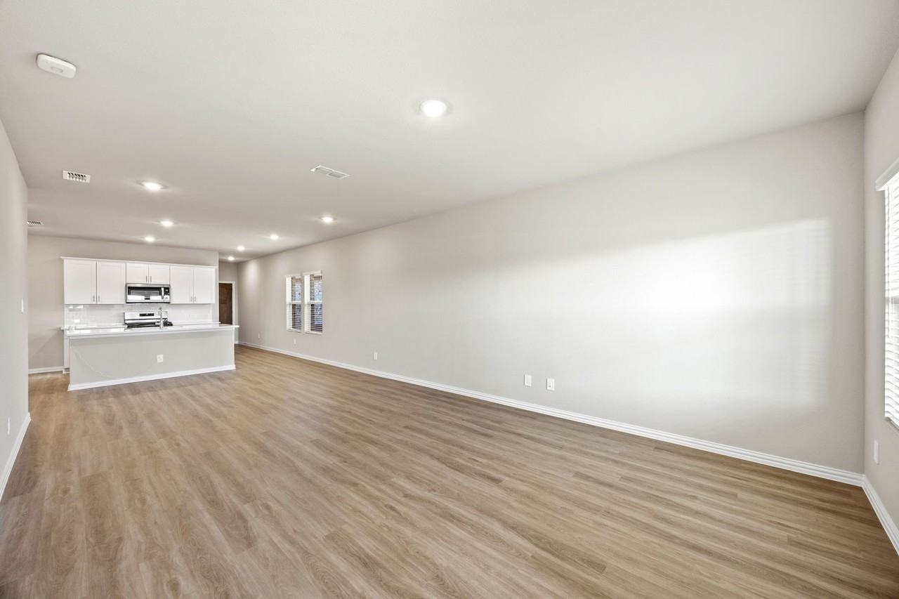 607 Clover Creek Dr - Photo 5 of 15