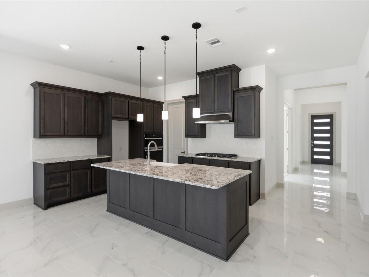 1450 20th St - Photo 2 of 35