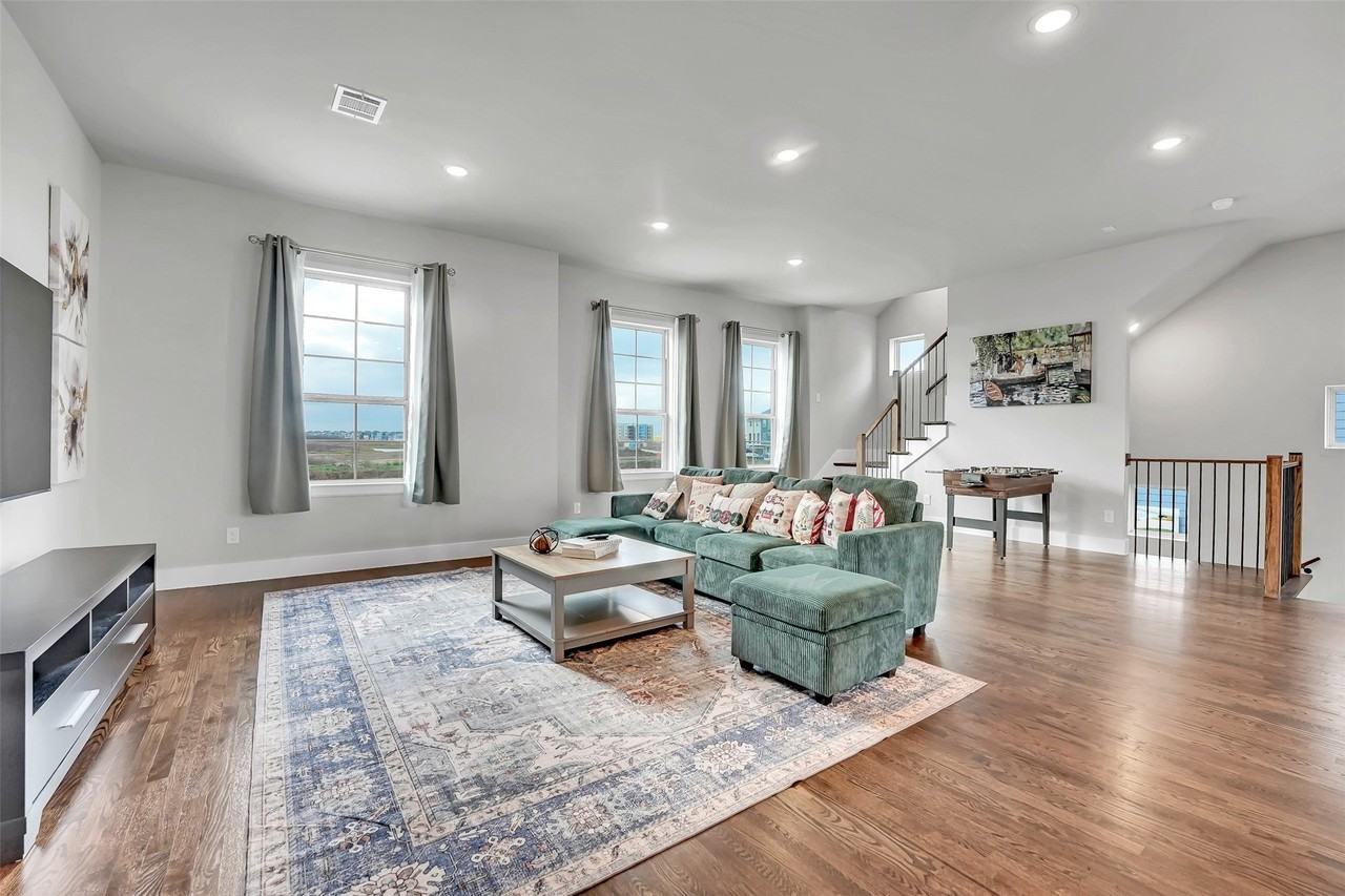 1121 Marc Pl - Photo 6 of 31