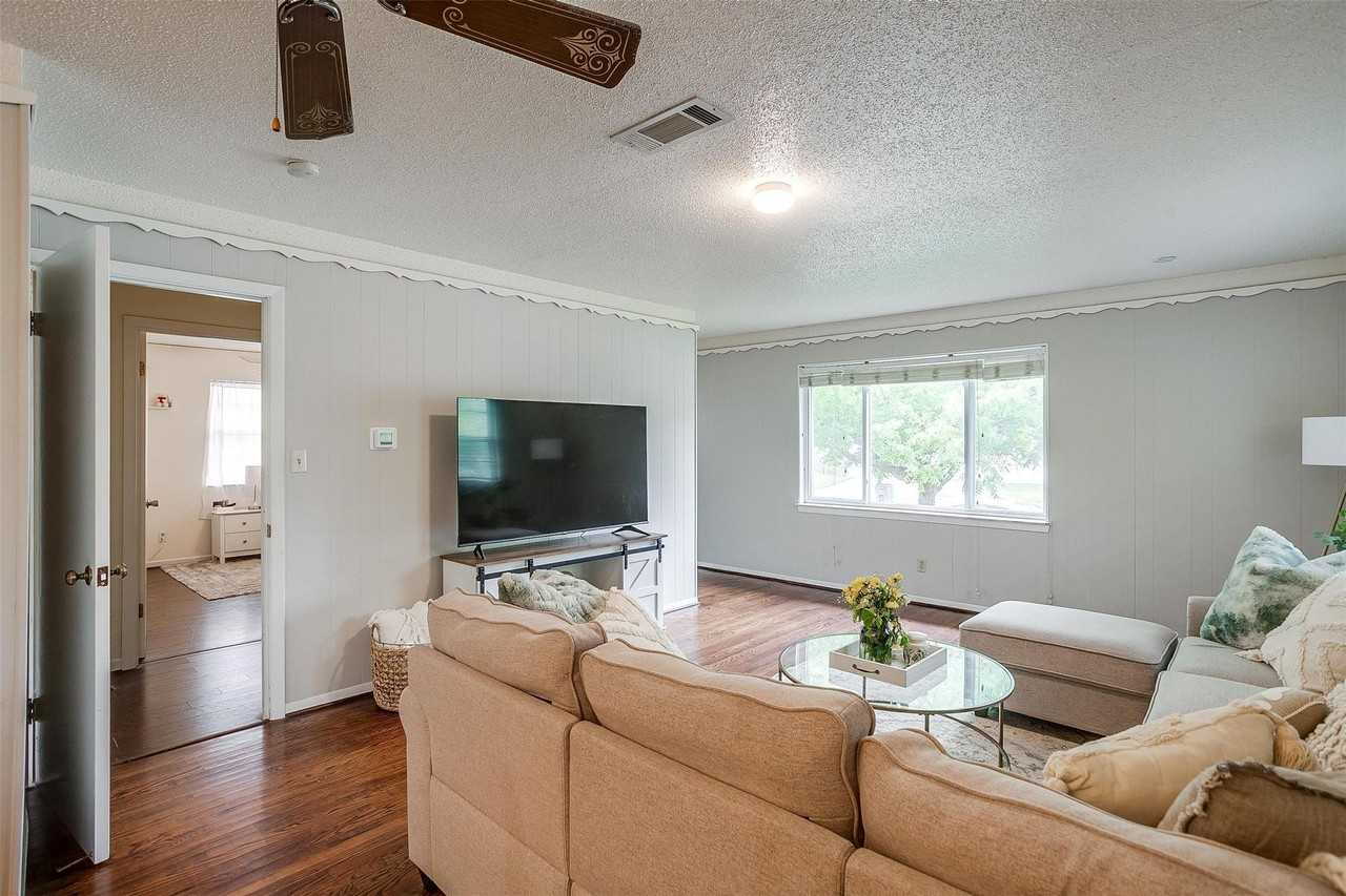 3217 Lubbock Ave #B - Photo 5 of 25