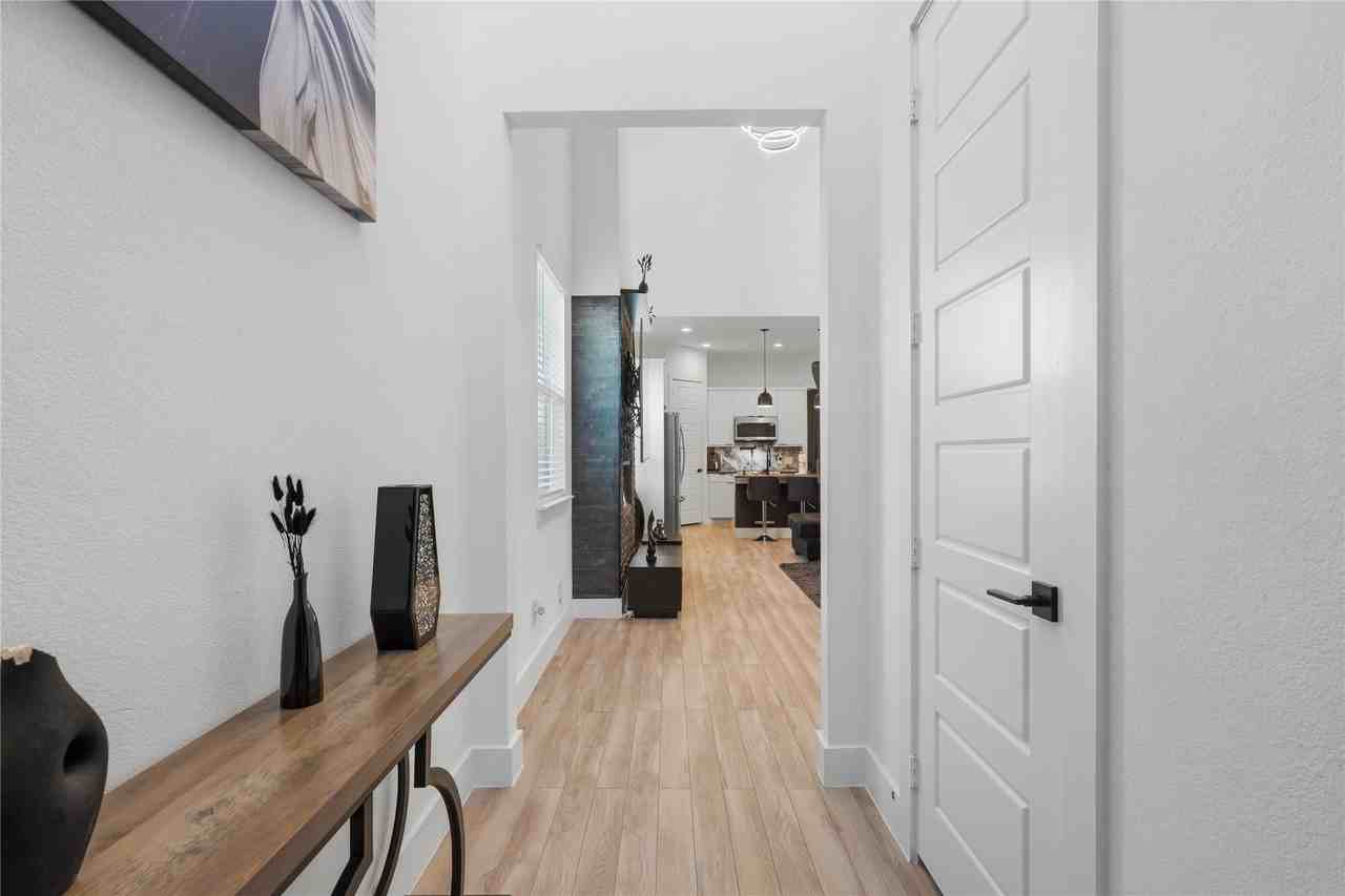 3316 Nomas St - Photo 3 of 27