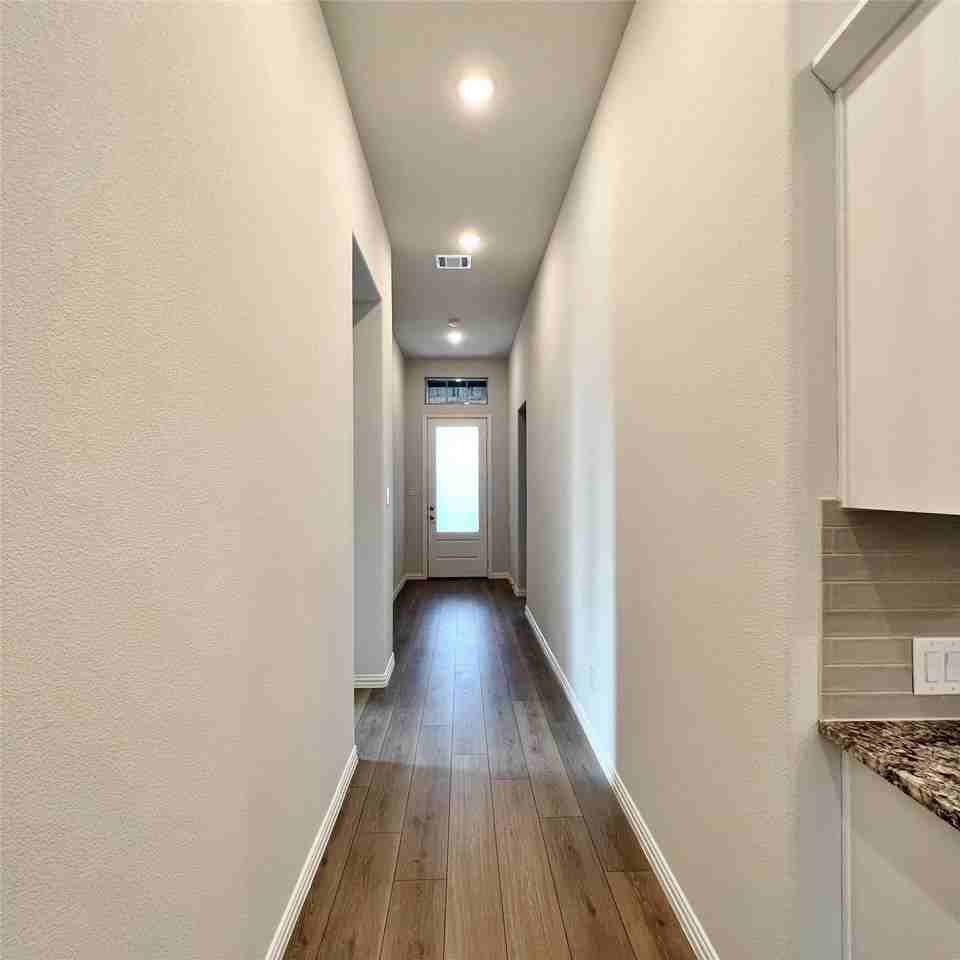 1310 Sundance Ln - Photo 3 of 31