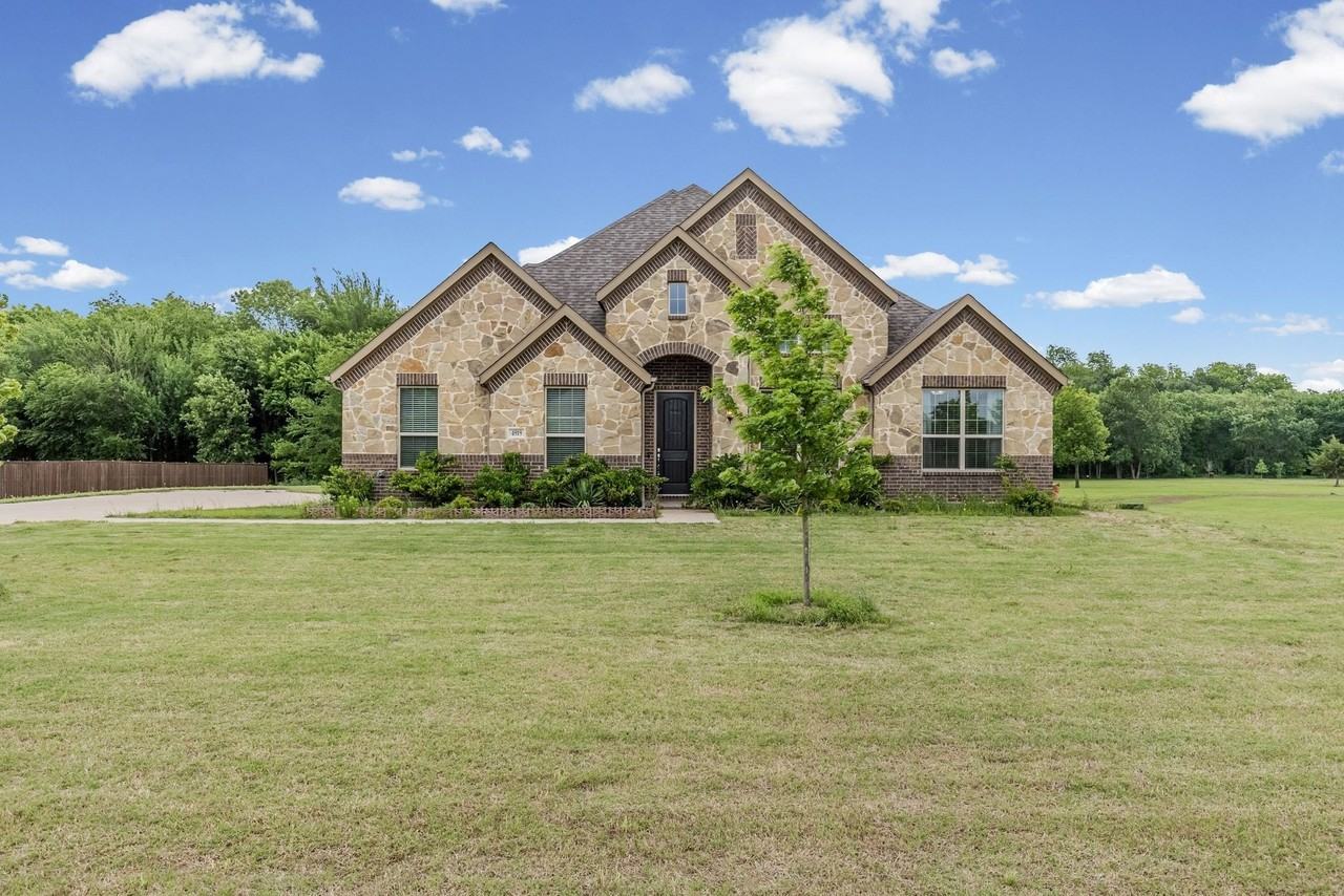 4919 Elizabeth Way - Photo 3 of 40