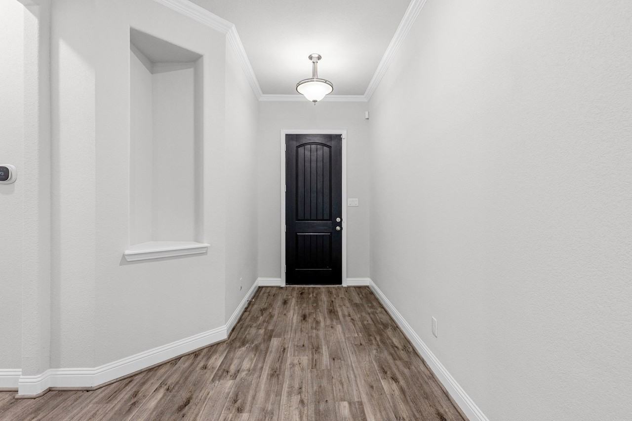 4919 Elizabeth Way - Photo 5 of 40