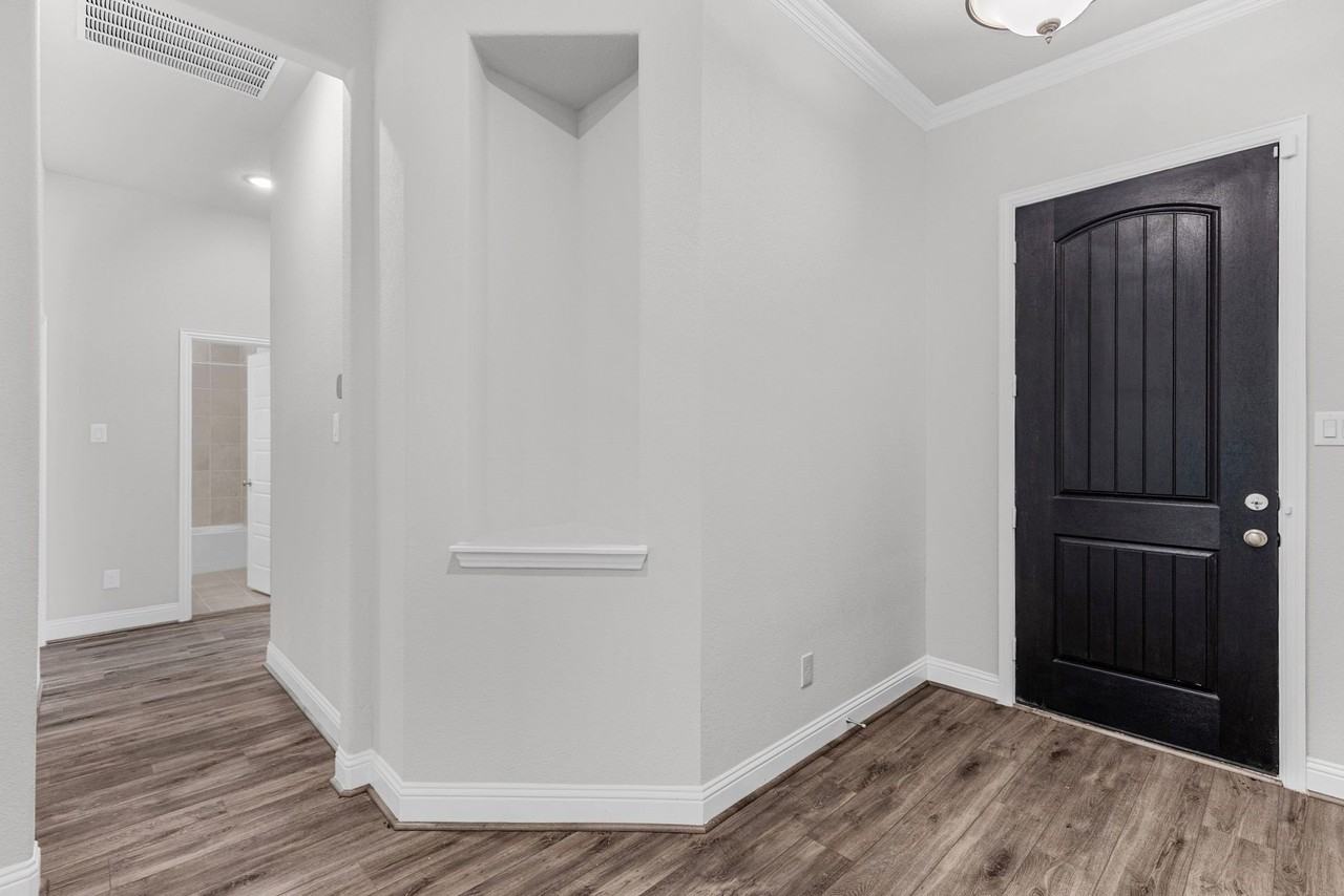 4919 Elizabeth Way - Photo 6 of 40