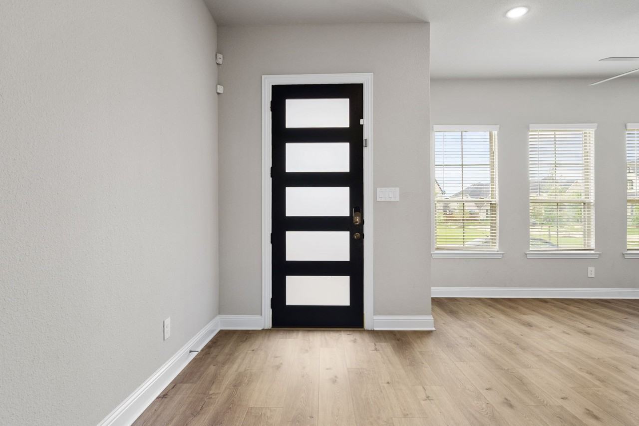 12972 Rockham Ln - Photo 4 of 27