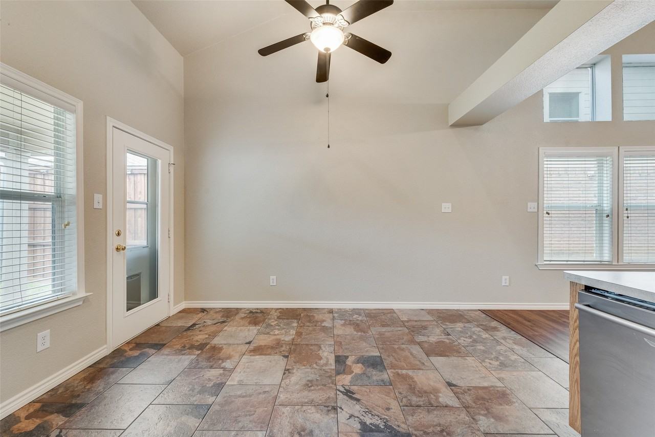 9005 Stewart St - Photo 6 of 22