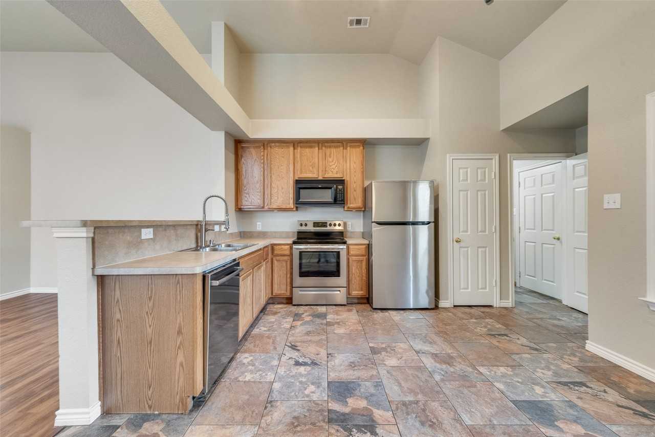 9005 Stewart St - Photo 7 of 22
