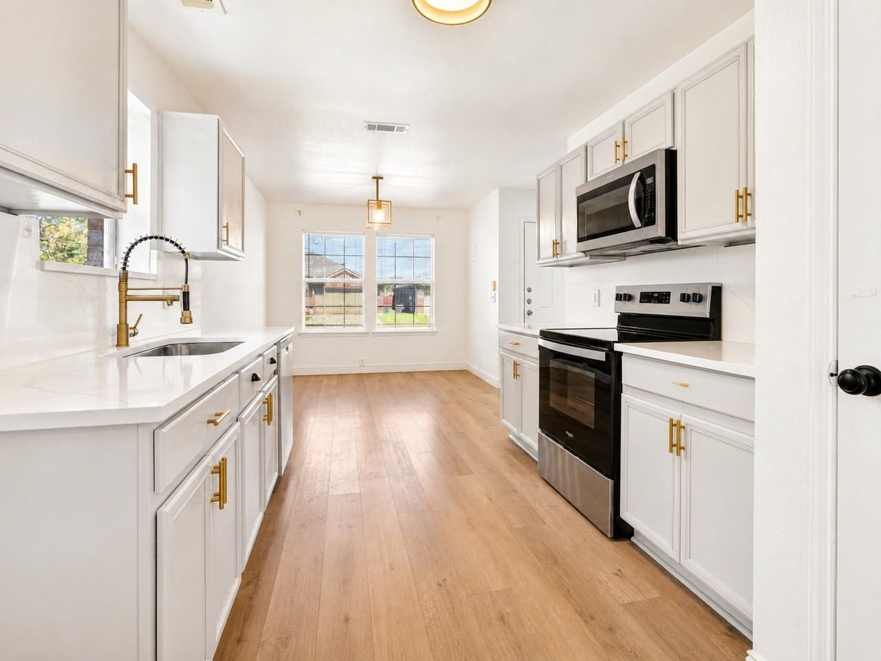 9108 Tumbleweed Dr - Photo 4 of 15