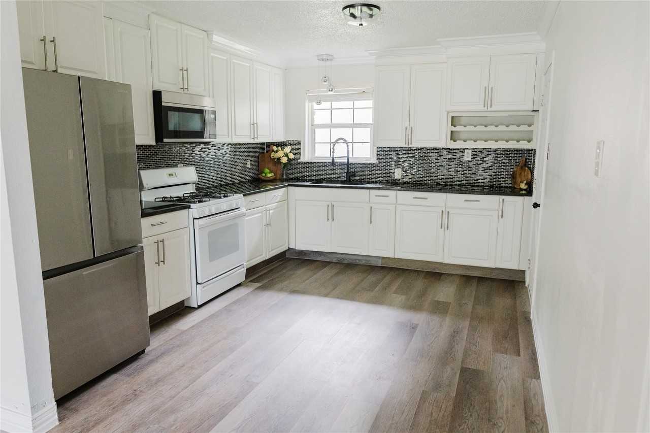1528 Longview St - Photo 4 of 11