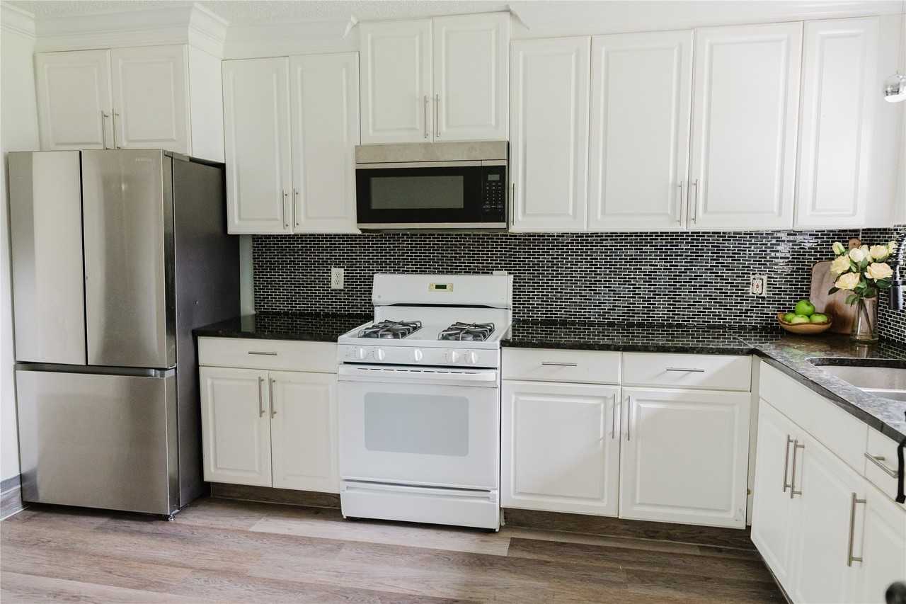 1528 Longview St - Photo 5 of 11