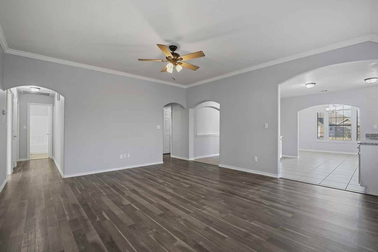 119 Magnolia St - Photo 5 of 25
